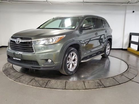 Used 2015 Toyota Highlander XLE image 6