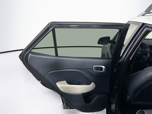 Used 2021 Hyundai Venue FWD image 26