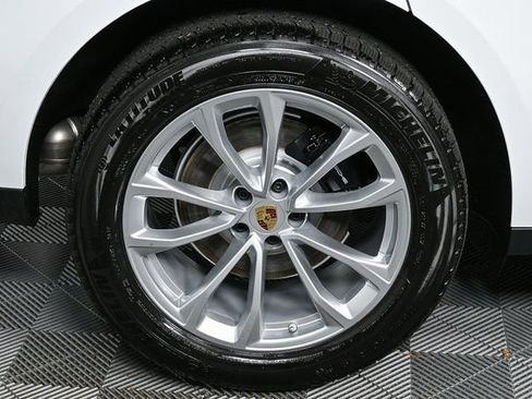 Certified 2025 Porsche Macan image 44