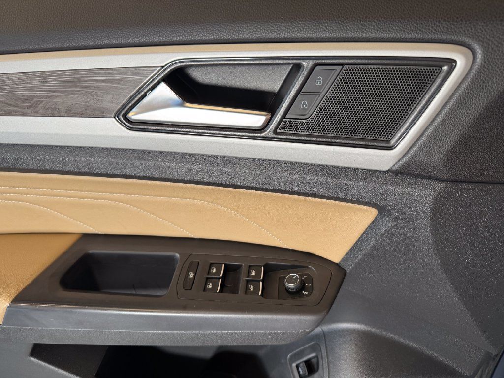 Used 2021 Volkswagen Atlas Cross Sport SE AWD/4WD image 19