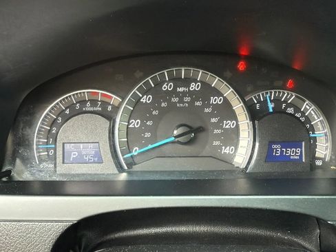 Used 2014 Toyota Camry SE w/ Moonroof Package FWD image 28