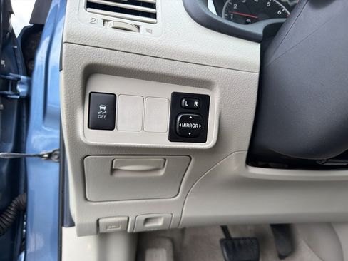 Used 2013 Toyota Corolla LE FWD image 18