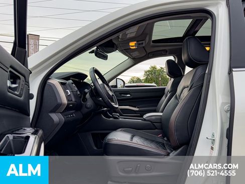 Used 2024 Nissan Pathfinder Platinum w/ Black Appearance Package FWD image 16