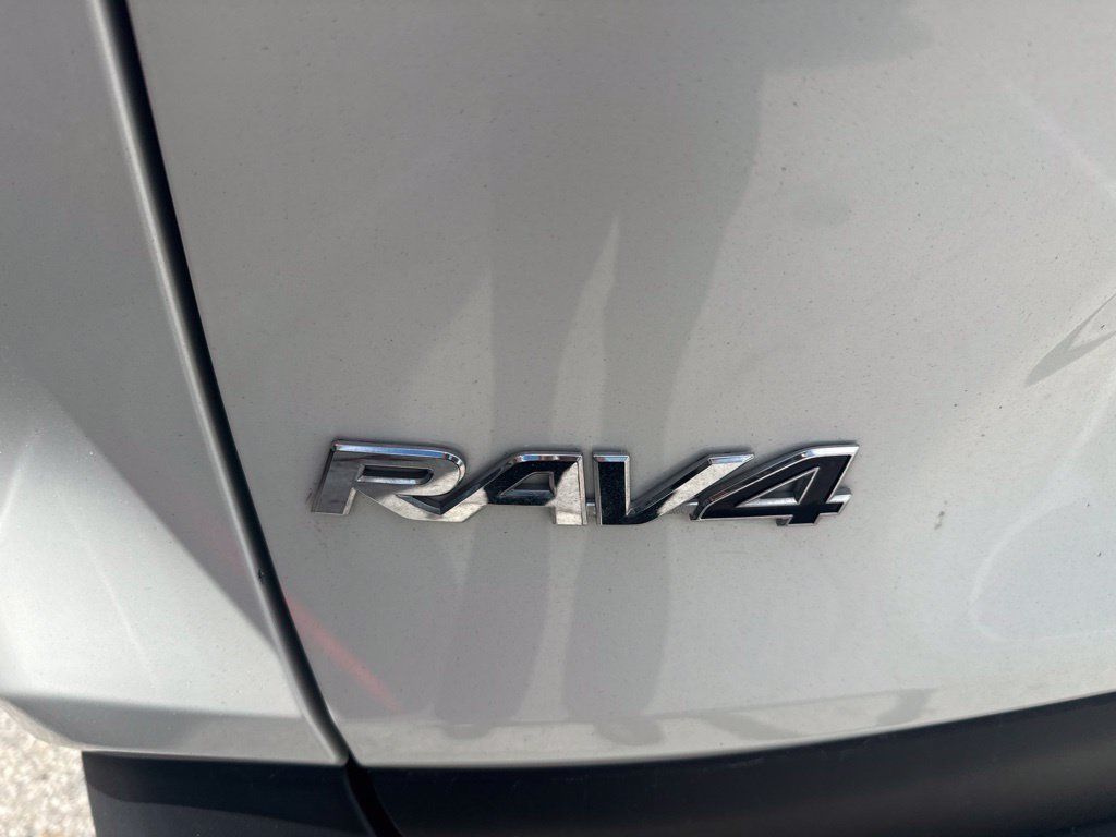 Used 2019 Toyota RAV4 Limited w/ Cold Weather Package FWD image 8