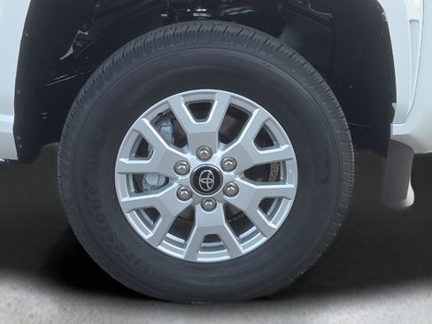 Certified 2026 Toyota Tacoma SR5 AWD/4WD image 11
