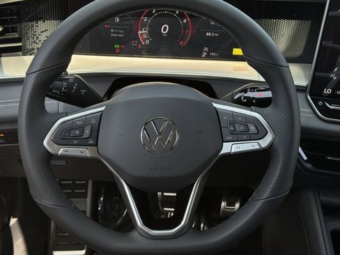 New 2026 Volkswagen Tiguan SE R-Line FWD image 16