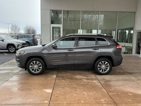 Used 2019 Jeep Cherokee Latitude Plus w/ Comfort/Convenience Group image 19