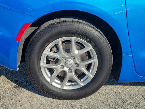 Used 2026 Chrysler Pacifica Select FWD image 5