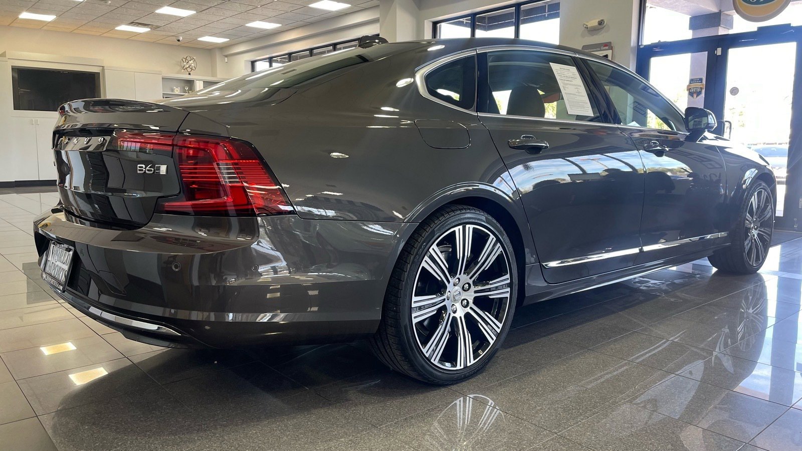 Used 2023 Volvo S90 B6 Ultimate w/ Protection Package Premier AWD/4WD image 4
