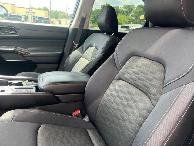 Used 2024 Nissan Pathfinder SV FWD image 15