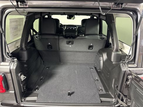 New 2026 Jeep Wrangler Unlimited Sahara AWD/4WD image 25