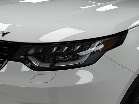 Used 2017 Land Rover Discovery HSE image 34