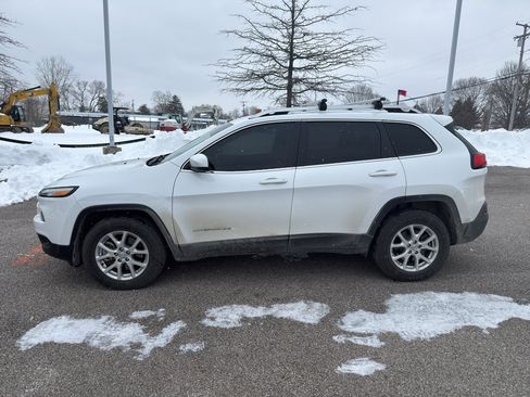 Used 2017 Jeep Cherokee Latitude w/ Safety/Convenience Group image 4