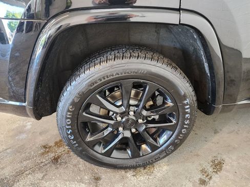 Used 2021 Jeep Grand Cherokee Laredo X AWD/4WD image 39
