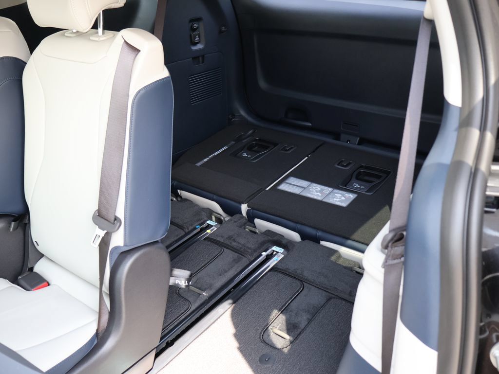 New 2026 Kia Carnival SX w/ SX Dark Edition Package FWD image 15