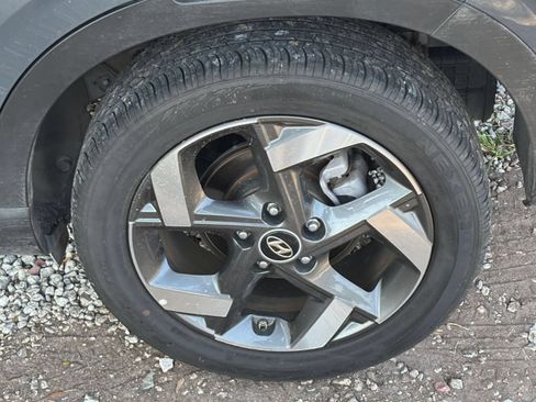 Used 2025 Hyundai Venue SEL FWD image 29