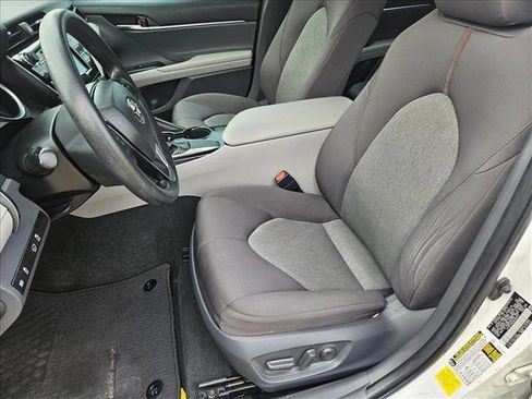 Used 2019 Toyota Camry LE image 15