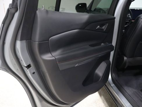 Used 2025 Chevrolet Traverse Z71 image 20