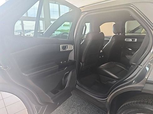 Used 2022 Ford Explorer Platinum w/ Equipment Group 601A AWD/4WD image 28