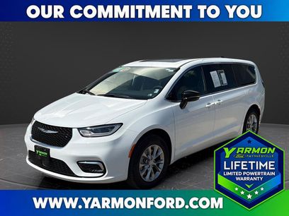 Used 2026 Chrysler Pacifica Limited