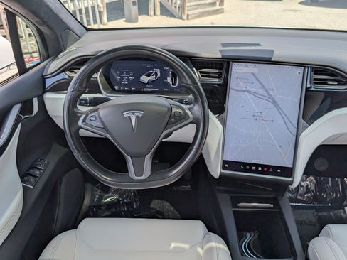 Used 2018 Tesla Model X 75D AWD/4WD image 18
