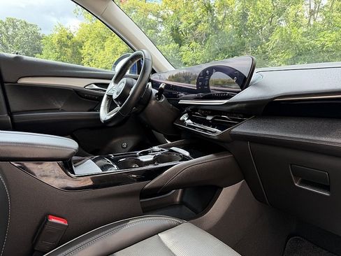 Used 2024 Buick Envision Avenir AWD/4WD image 15