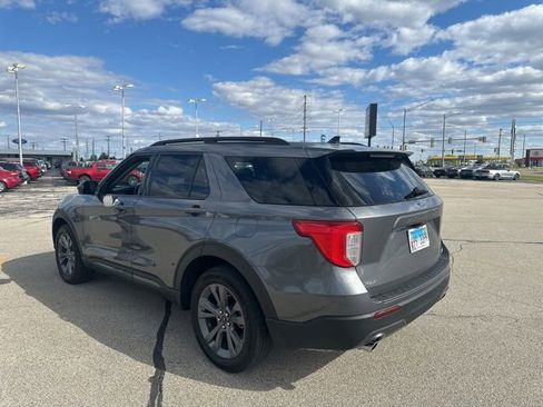 Used 2022 Ford Explorer XLT w/ Equipment Group 202A AWD/4WD image 3