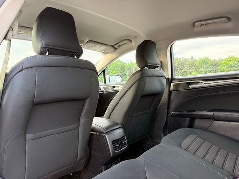Used 2019 Ford Fusion SE FWD image 15