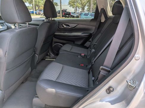 Used 2018 Nissan Rogue SV FWD image 15