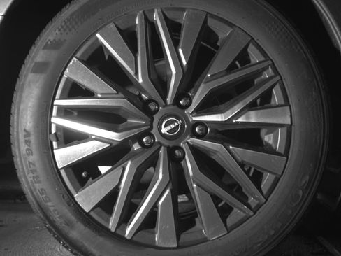 Used 2025 Nissan Altima 2.5 SV FWD image 15