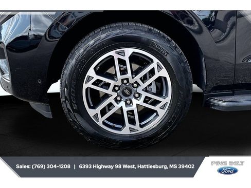 Used 2025 Ford Expedition Active AWD/4WD image 7