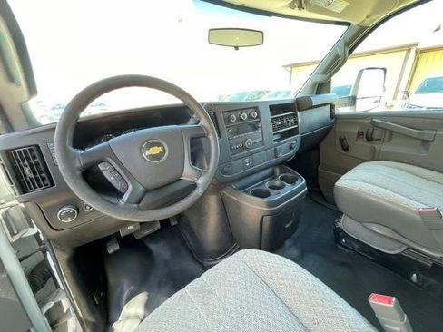Used 2016 Chevrolet Express 3500 RWD image 10