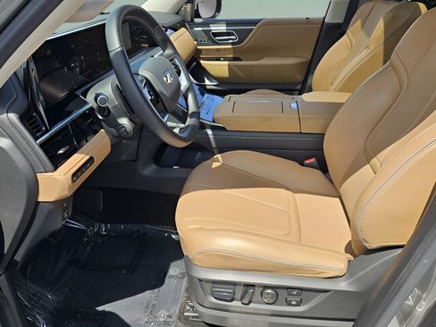 Used 2025 INFINITI QX80 Sensory AWD/4WD image 14