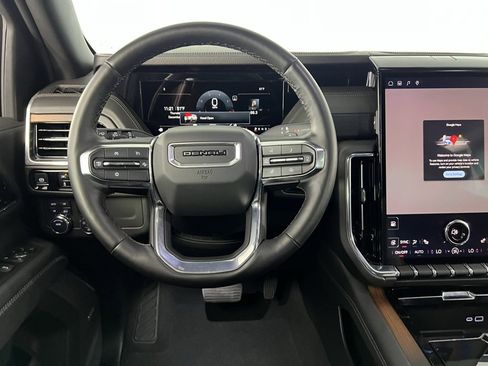 Used 2025 GMC Yukon XL Denali image 12