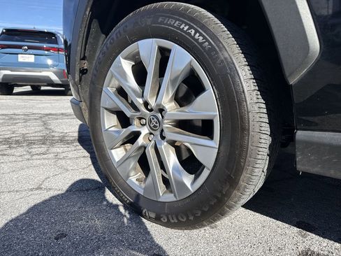 Used 2022 Toyota RAV4 XLE Premium image 8