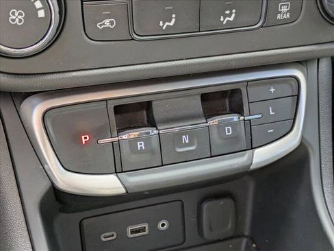 Used 2024 GMC Terrain SLE image 12