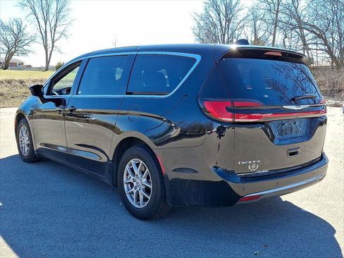 Used 2025 Chrysler Pacifica Select FWD image 28