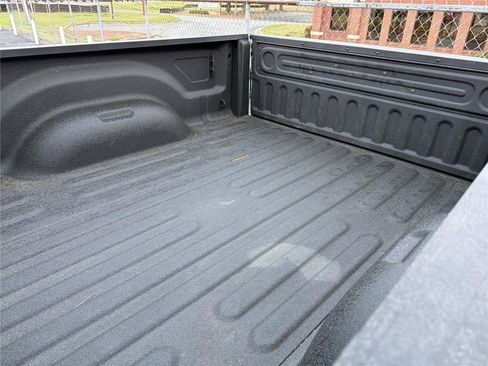 Used 2022 RAM 2500 Tradesman w/ Chrome Appearance Group image 9