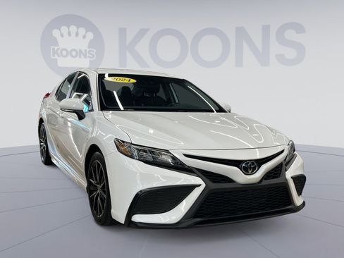 Used 2024 Toyota Camry SE image 5