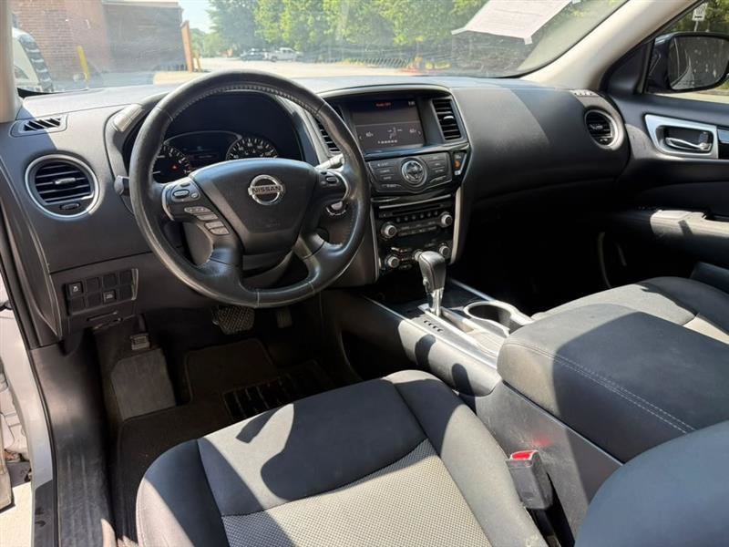 Used 2017 Nissan Pathfinder SV FWD image 11