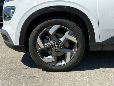 Used 2025 Hyundai Venue SEL FWD image 4
