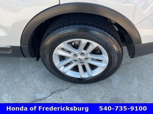 Used 2015 Ford Explorer XLT w/ Equipment Group 202A FWD image 11