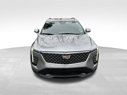 Used 2025 Cadillac XT4 Premium Luxury image 9