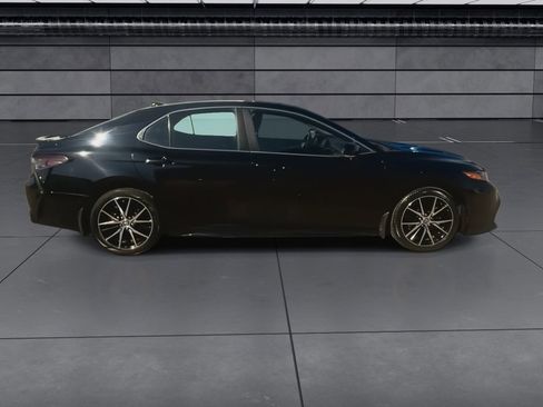 Used 2024 Toyota Camry SE image 9