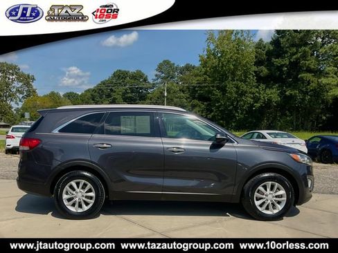 Used 2017 Kia Sorento FWD image 8
