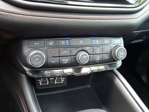 Used 2024 Dodge Durango GT AWD/4WD image 17