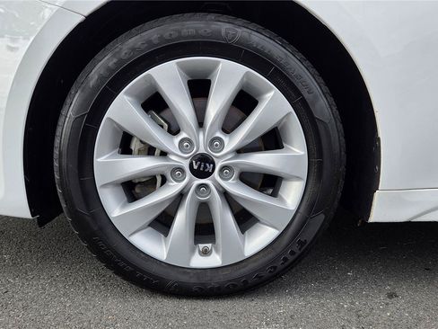 Used 2018 Kia Optima LX w/ 17" Alloy Wheels Package FWD image 11