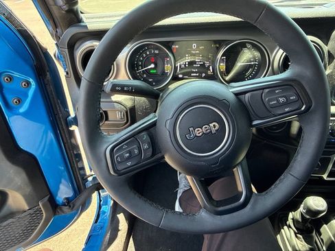 Used 2023 Jeep Wrangler Unlimited w/ Cold Weather Group AWD/4WD image 8