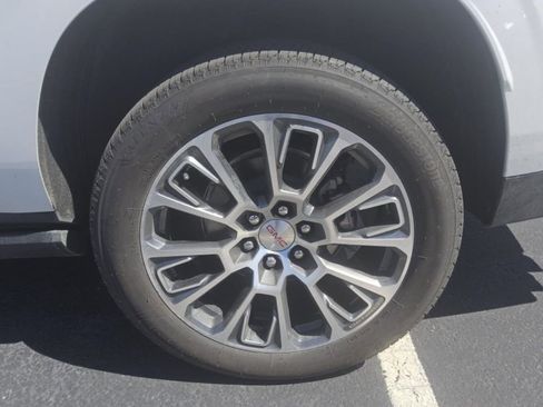 Used 2025 GMC Yukon XL Denali w/ Denali Reserve Package image 2