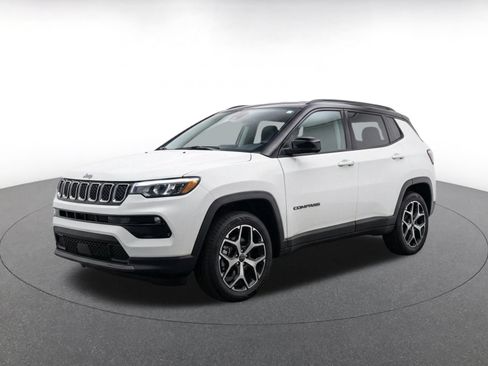 Used 2025 Jeep Compass Limited AWD/4WD image 3